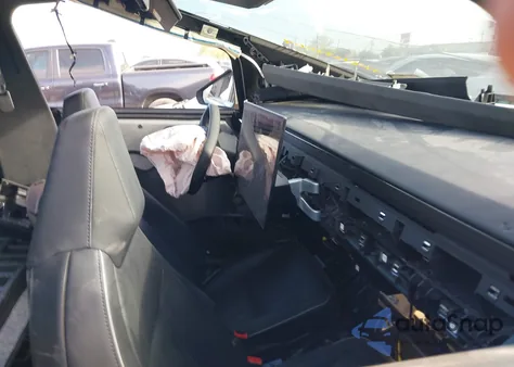 2024 Tesla Cybertruck All-Wheel Drive from USA, damaged, VIN 7G2CEHED4RA048571